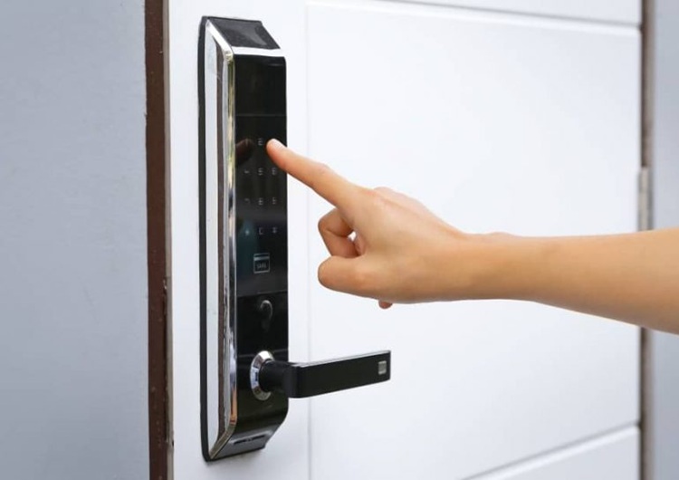 How Has the Locksmith Industry Evolved with Smart Home Technology
